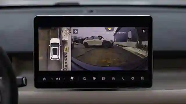 Новость EVOLUTE (Тихо едет, громко лает: чем удивил доступный российский электромобиль)