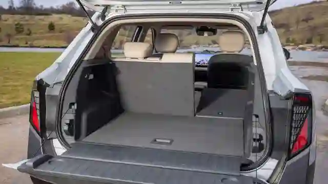 Новость EVOLUTE (Тихо едет, громко лает: чем удивил доступный российский электромобиль)