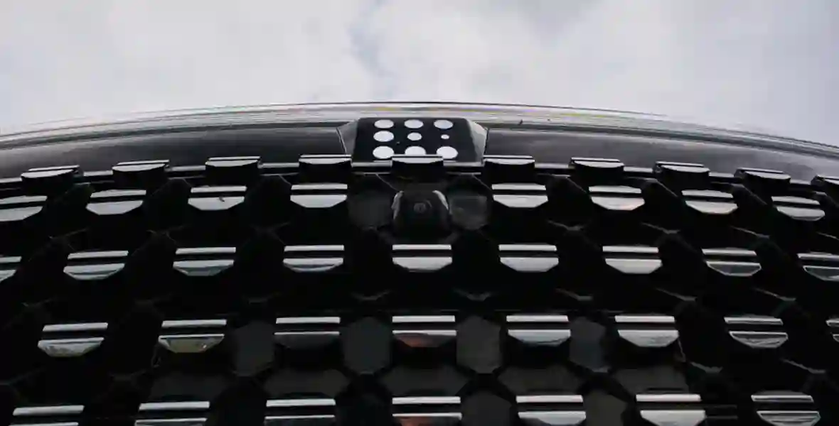 Рассуждения о рестайлинге EVOLUTE i‑SPACE и летний фотосет