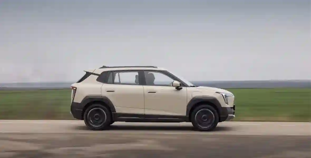 Новость EVOLUTE (Тихо едет, громко лает: чем удивил доступный российский электромобиль)